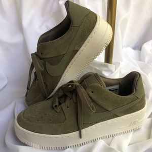 NIKE // Air Force 1 Sage Low